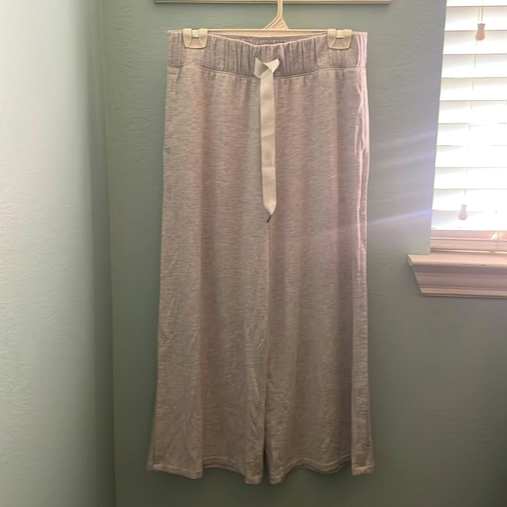 Lululemon wide leg cropped pants